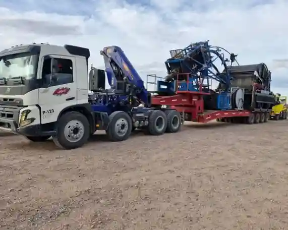 Equipamiento pesado en operación, transporte de cargas pesadas y de gran porte